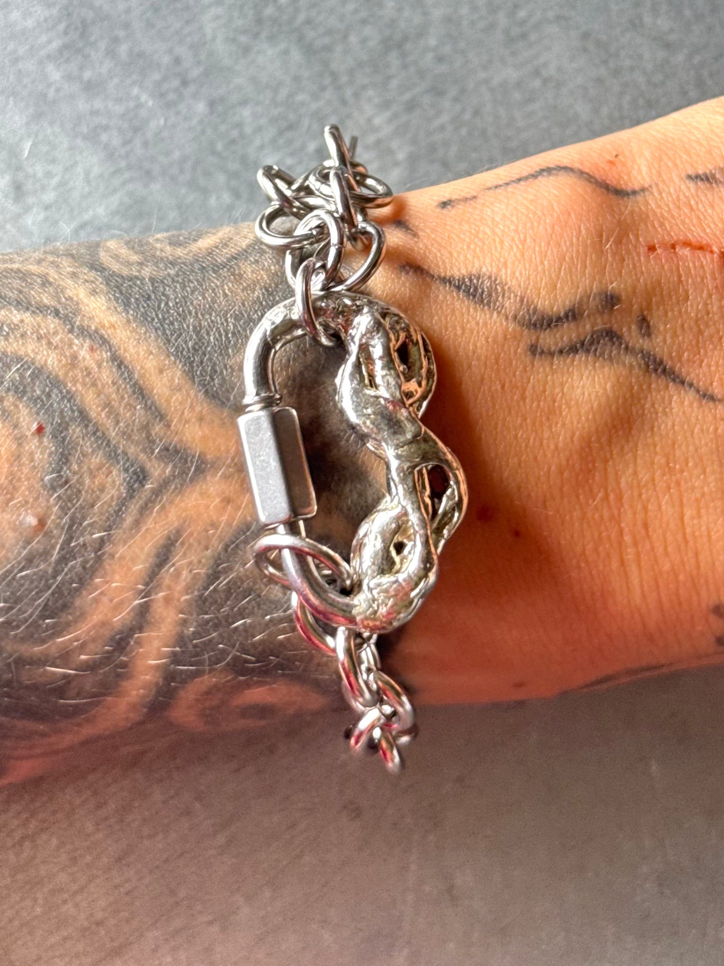Wobbi | soldered Carabiner Bracelet