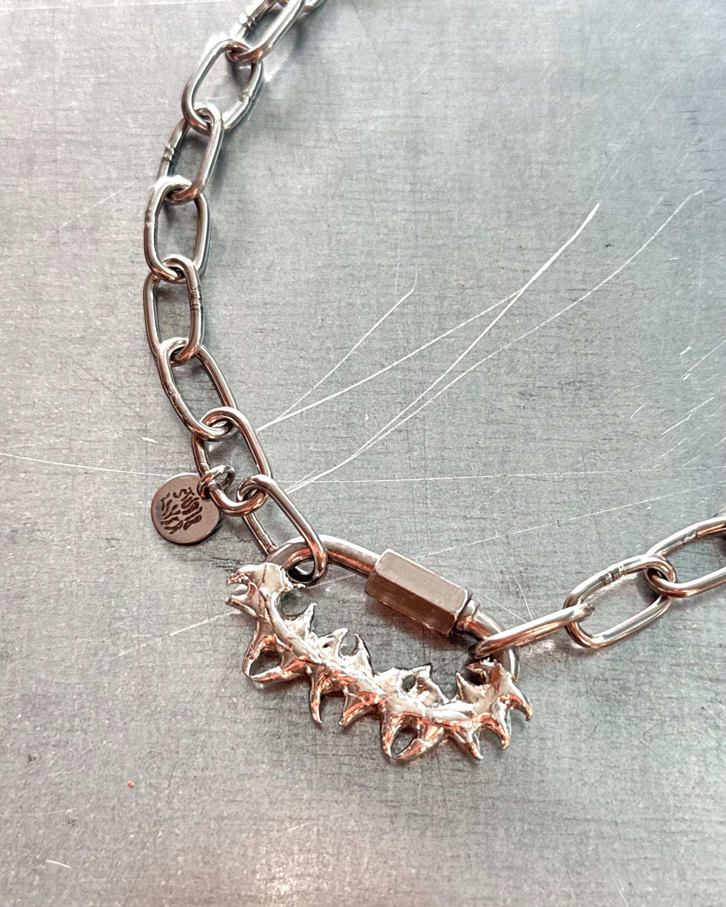 Luvien middle | soldered Carabiner necklace