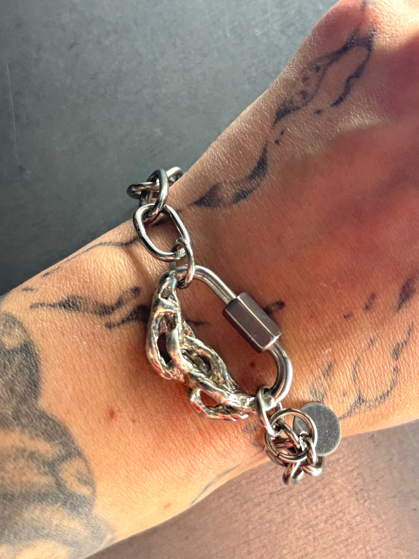 Relvaen | soldered Carabiner Bracelet